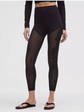 Discontinued Lululemon RevealKnit Floral High-Rise 7/8 Tight | Black | NWT